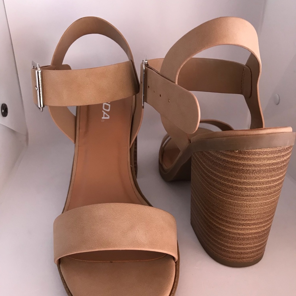 Heeled Sandals/Tan/size 10M